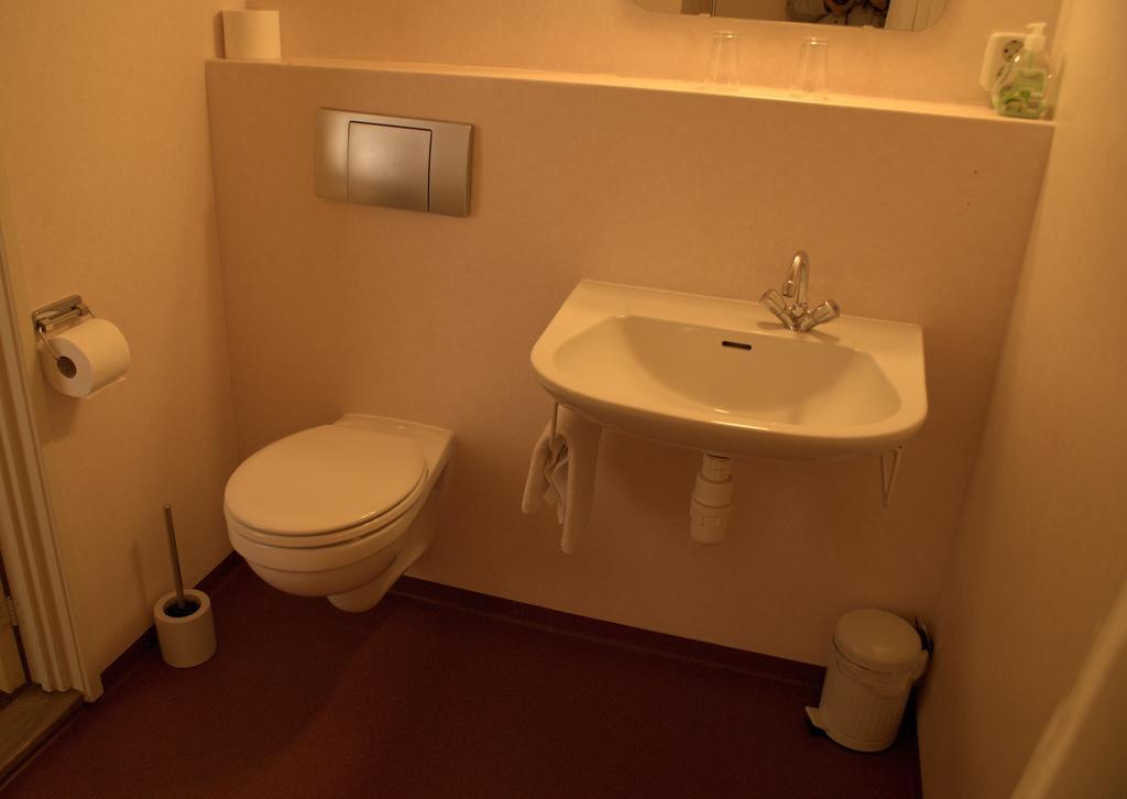Hotel "De Steenen Man" Zurich 객실 사진